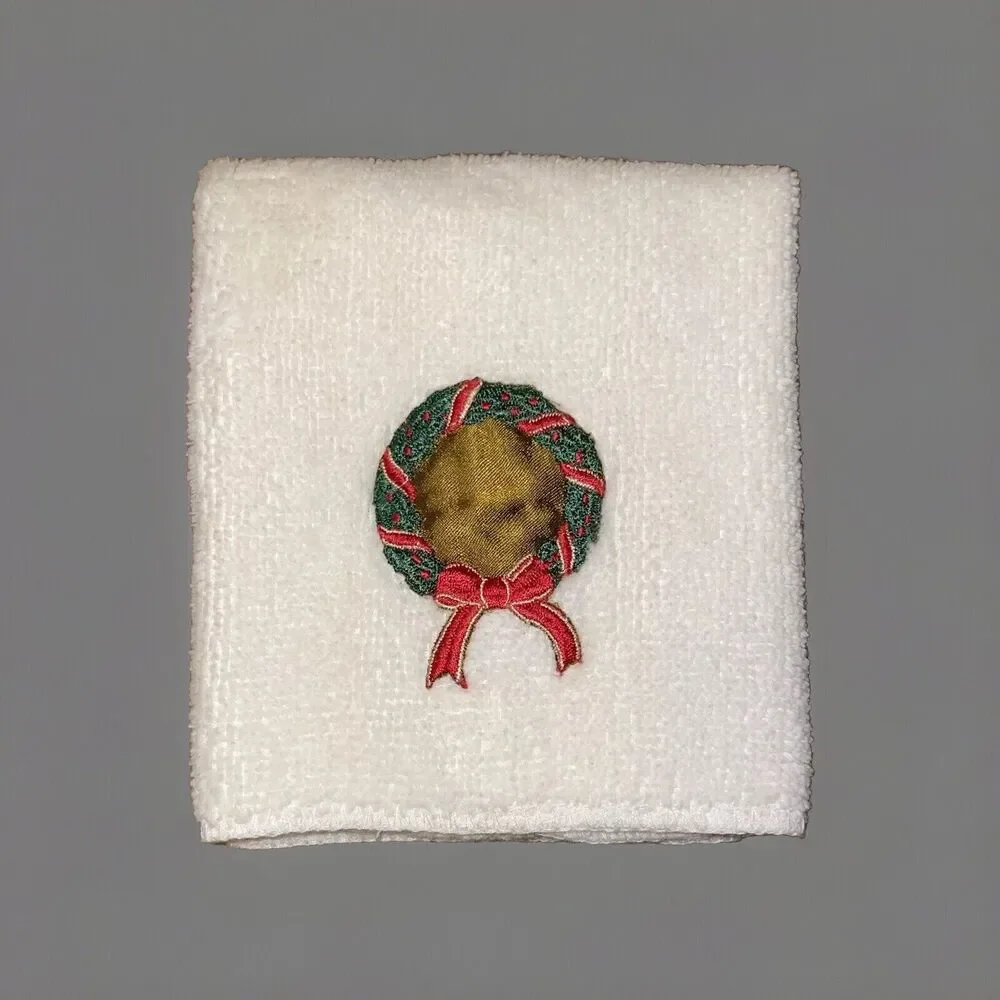 Vtg Christmas Wreath Embroidered Bath Towel And Washcloth Set